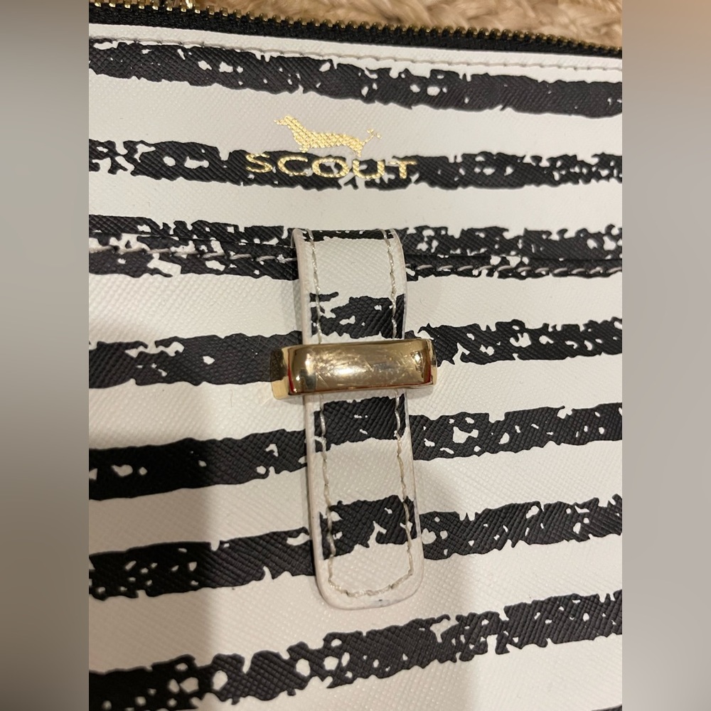 Scout cross-body bag, black and white fun stripe, 2 pockets, excellent condition